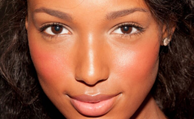 As we head into the summer months, makeup has gone all natural. This summer season's trends combine both natural and light colors as well as natural makeup products, making your makeup routine easy to do and great for your skin.